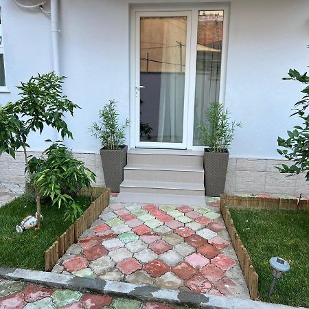 Florent'S Superb Studio, Free Parking & Garden!! Tirana Eksteriør billede